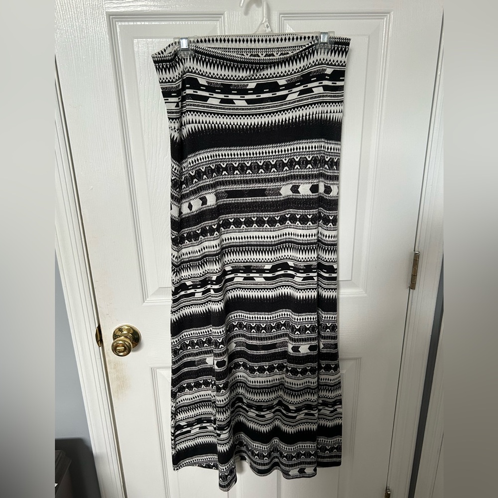 Women’s black and white printed maxi skirt